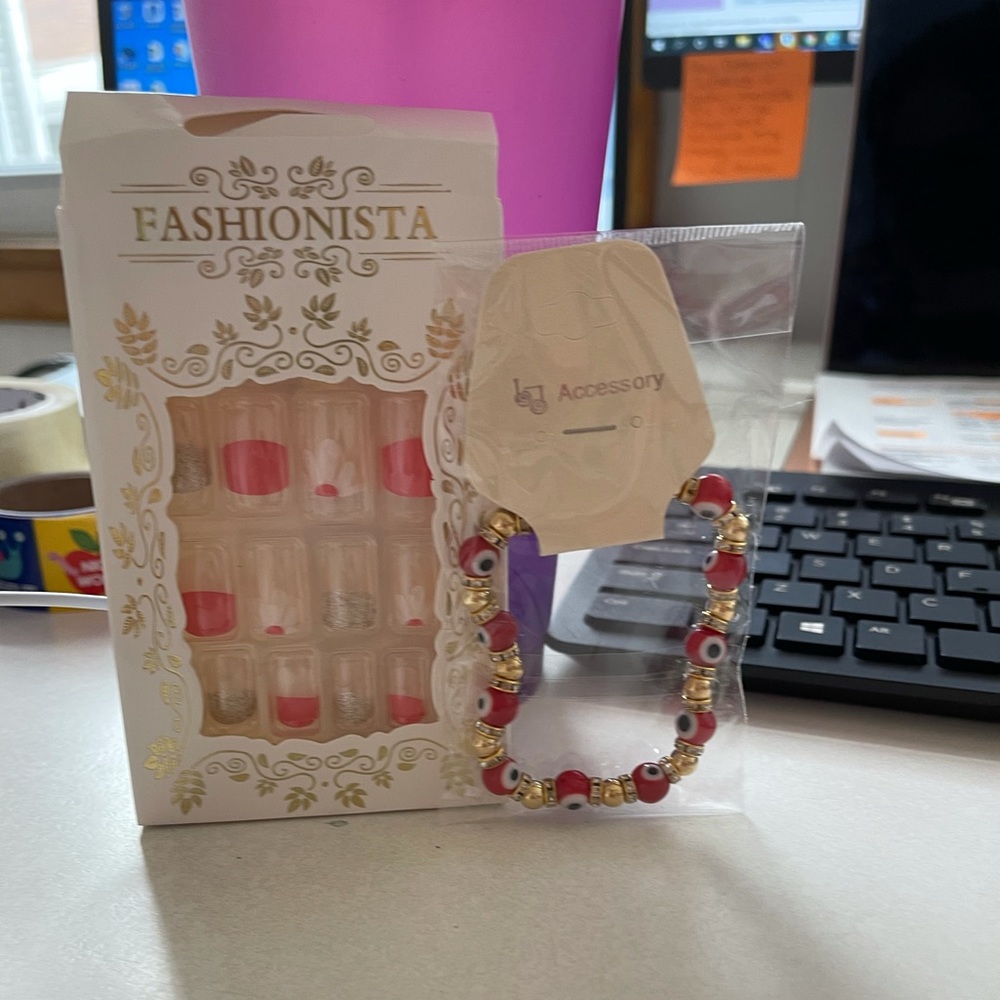 Fashionista nail set with mal de ojo bracelets